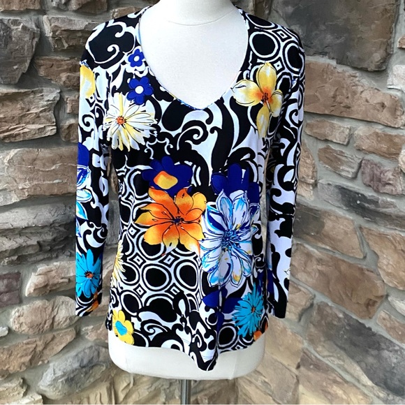 Chico’s 3/4 Sleeve Floral V Neck Top - Picture 5 of 16